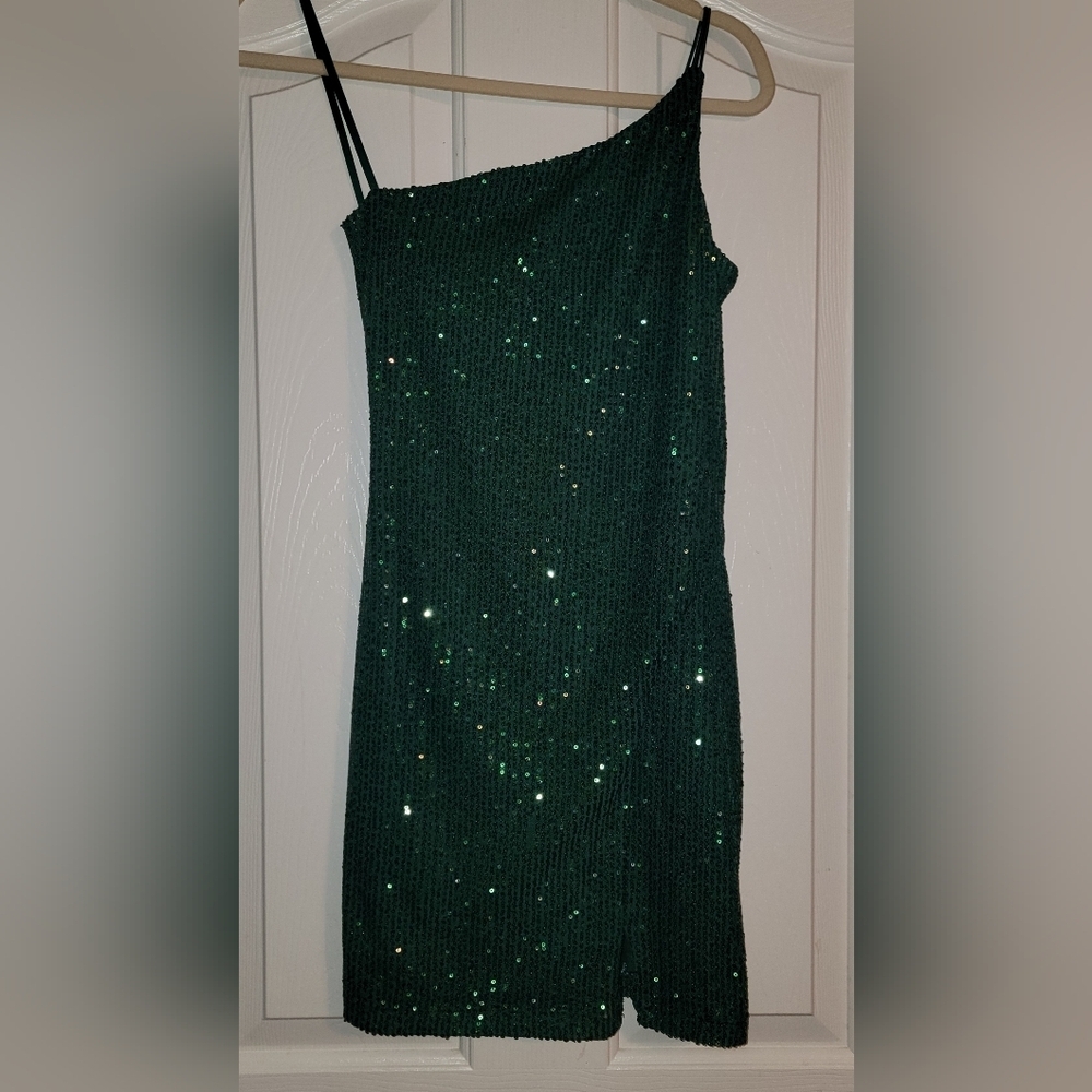 Emerald One-Shoulder Sequin Mini Dress